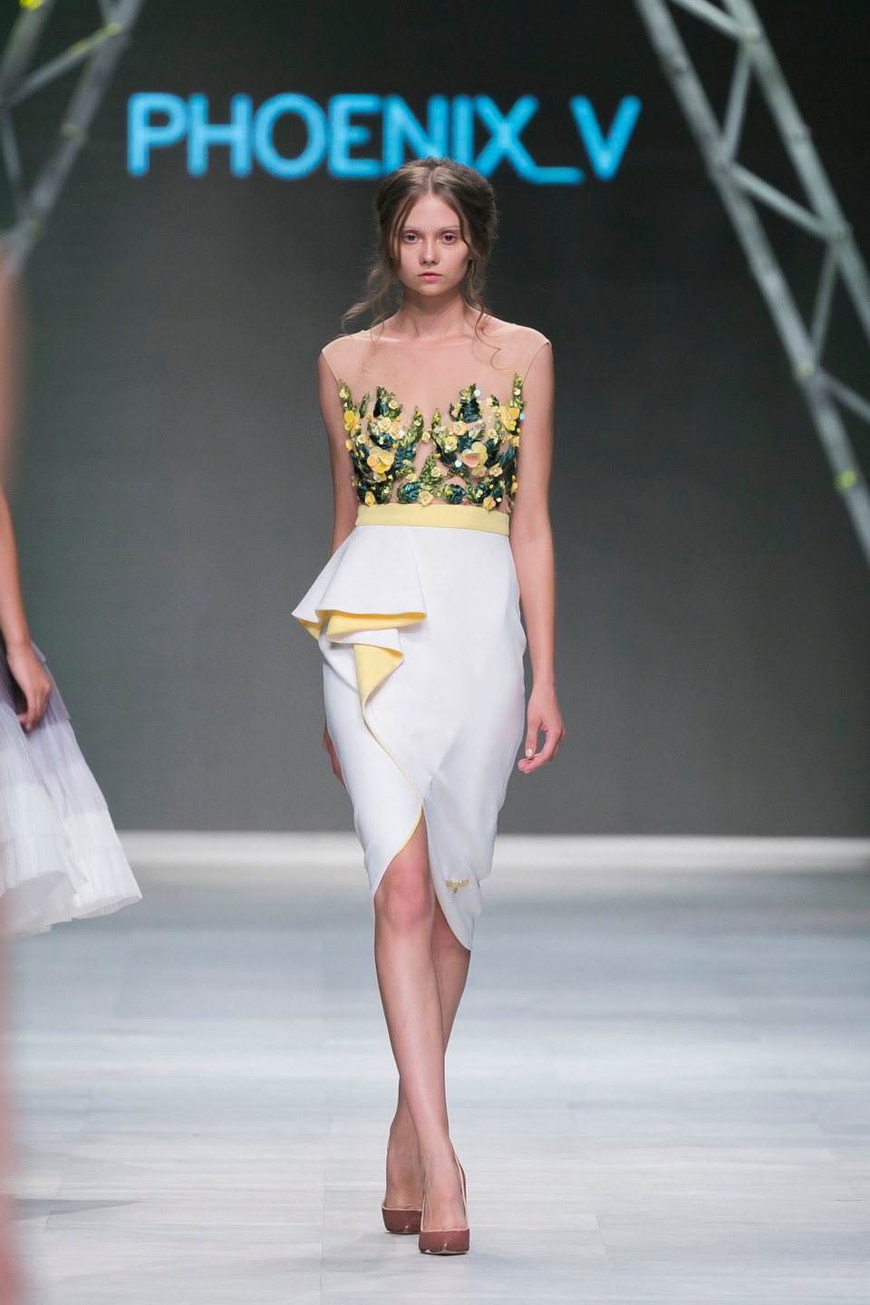 Các thiết kế như một chuyến chu du trong thế giới sang trọng, với những giấc mộng phù hoa mà 'Phượng hoàng Việt' mang lại.