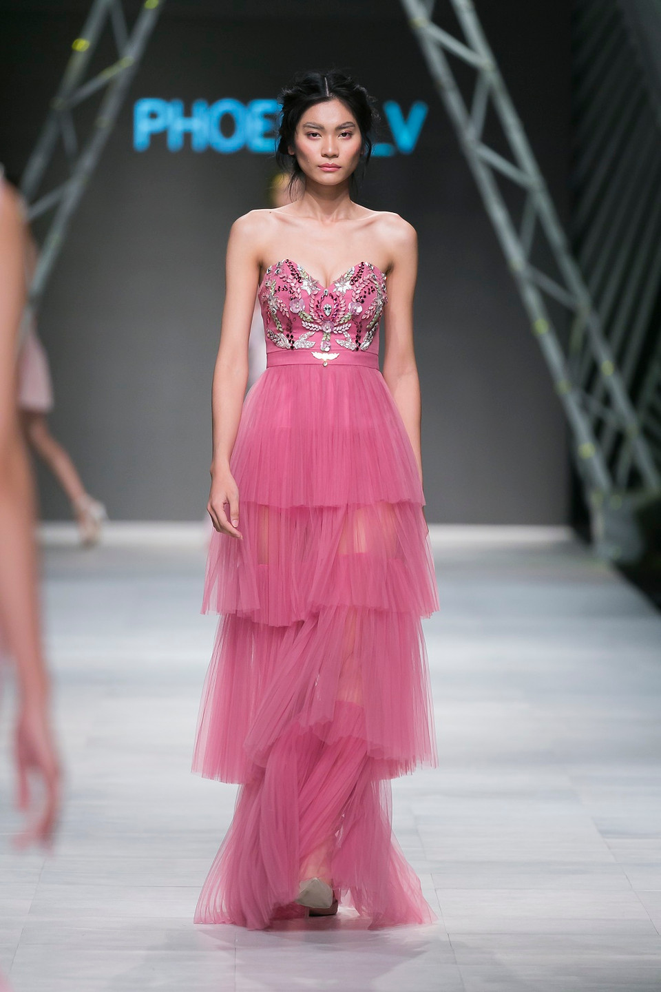 Những bộ trang phục thời trang mang đậm dấu ấn thị giác.