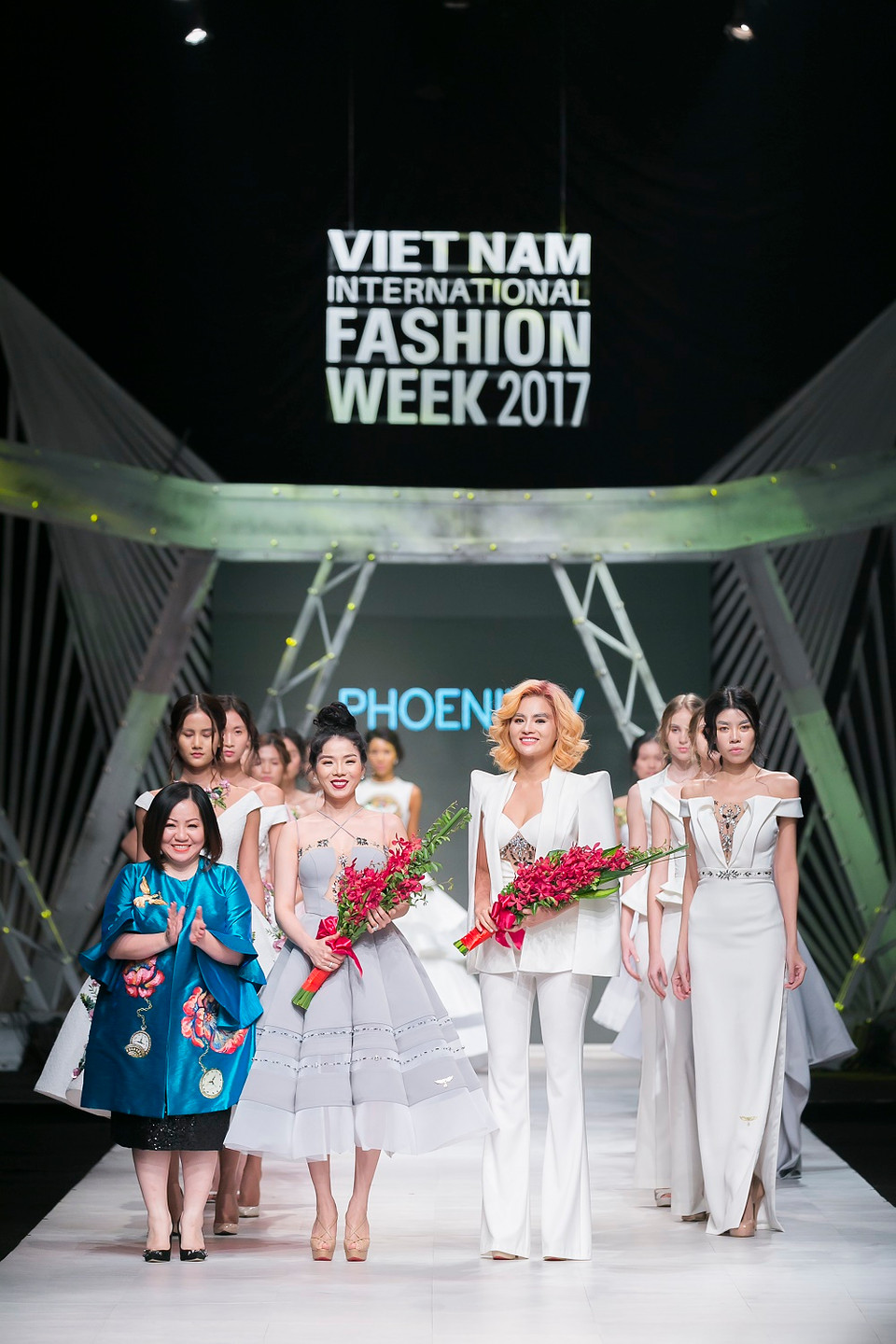 Nhà thiết kế Vũ Thu Phương với bộ sưu tập 'Phượng Hoàng Việt.'