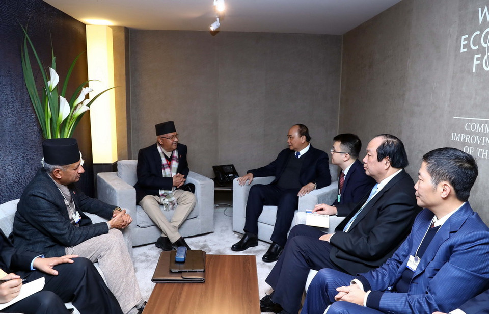 Thủ tướng Nguyễn Xuân Phúc hội kiến Thủ tướng Nepal Khadga Prasad Sharma Oli. (Ảnh: Thống Nhất/TTXVN)