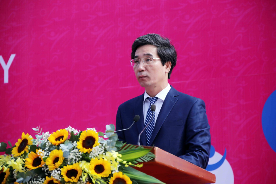 Phó Chủ tịch Ủy ban Nhân dân thành phố Đà Nẵng Trần Chí Cường phát biểu tại Lễ Thượng cờ. (Ảnh: Trần Lê Lâm/TTXVN)