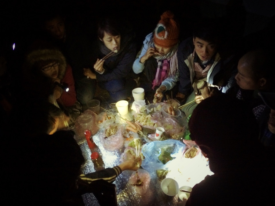 Bữa đại tiệc trên đỉnh núi là mơ ước của biết bao dân 'trek' vì nổi tiếng với biển mây ở lưng chừng trời. (Ảnh: Xuân Mai/Vietnam+)