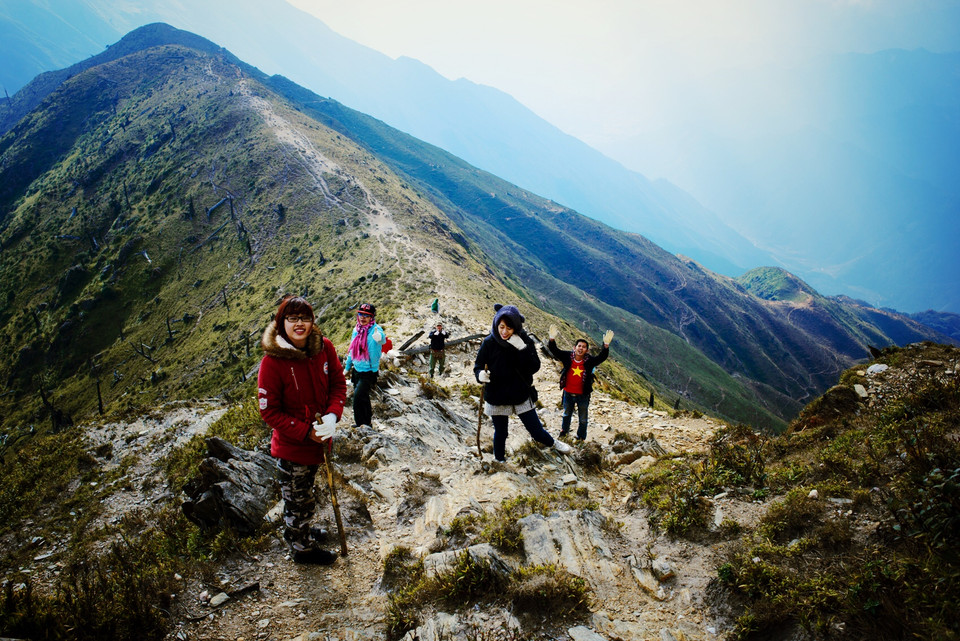 Chinh phục đỉnh Tà Chì Nhù thành công là một cảm giác sung sướng, phấn khích vỡ òa vì chúng tôi đã vượt qua được giới hạn chịu đựng về cả sức khỏe và tinh thần của chính mình. (Ảnh: Đức Cương/Vietnam+)