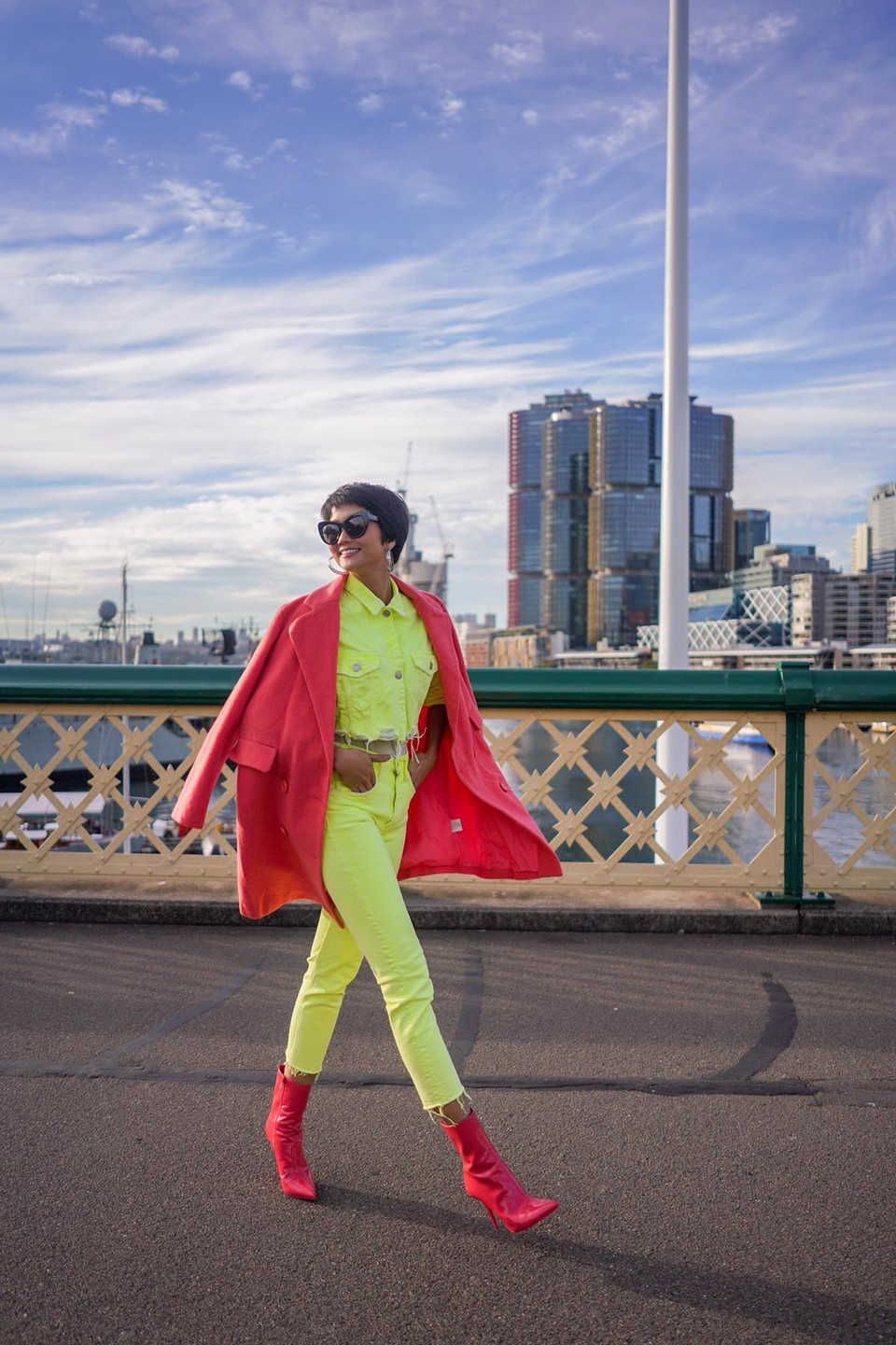 Kết thúc show diễn, H'Hen Niê cũng tranh thủ khám phá thành phố nước bạn. (Ảnh: Tuấn Khôi/Vietnam+)