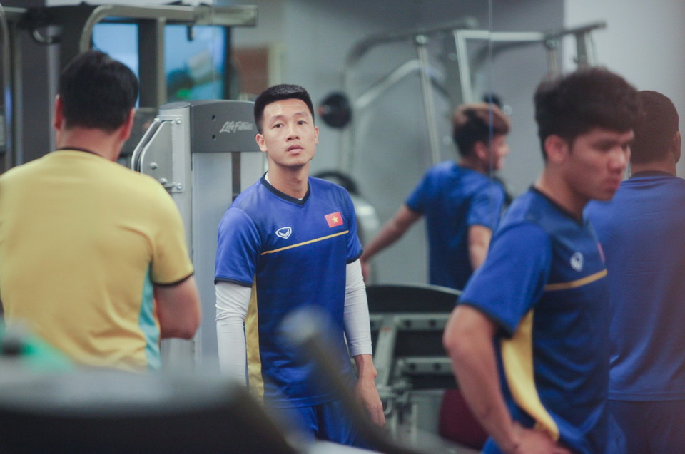 Tiền vệ Huy Hùng tại phòng tập. (Ảnh: Hoàng Linh/TTXVN)