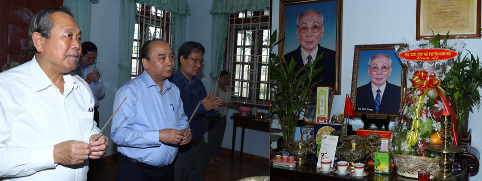 Thủ tướng Nguyễn Xuân Phúc đến thắp hương tưởng nhớ đồng chí Võ Chí Công, nguyên Ủy viên Bộ Chính trị, nguyên Chủ tịch Hội đồng Nhà nước. (Ảnh: Thống Nhất/TTXVN)