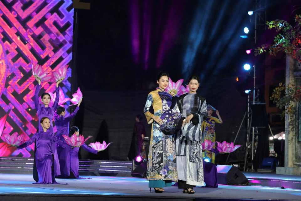 Trong không gian này là nơi văn hóa Việt được tôn vinh. (Ảnh: Mai Mai/Vietnam+)