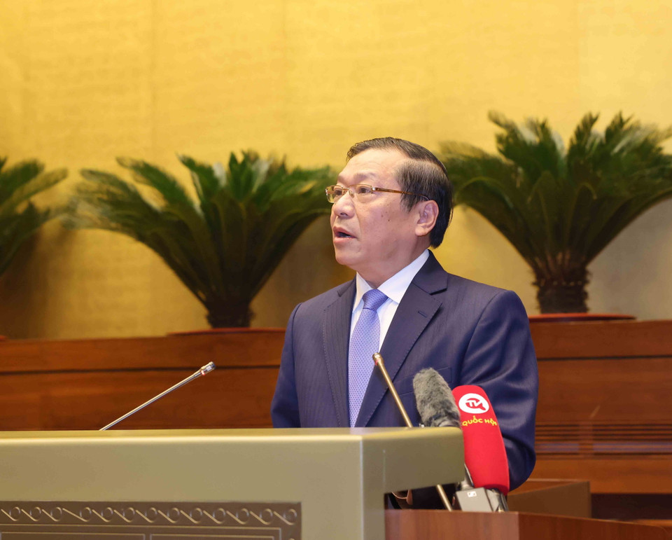 Ông Lại Xuân Môn, Ủy viên Trung ương Đảng, Phó Trưởng Ban Thường trực Ban Tuyên giáo Trung ương thông qua chương trình hội nghị. (Ảnh: Phương Hoa/TTXVN)