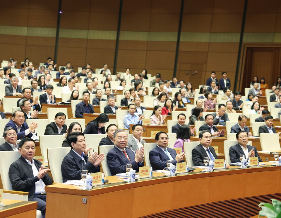 Tổng Bí thư Tô Lâm cùng các lãnh đạo Đảng, Nhà nước và đại biểu tham dự hội nghị tại điểm cầu Hội trường Diên Hồng, Nhà Quốc hội. (Ảnh: Thống Nhất/TTXVN)