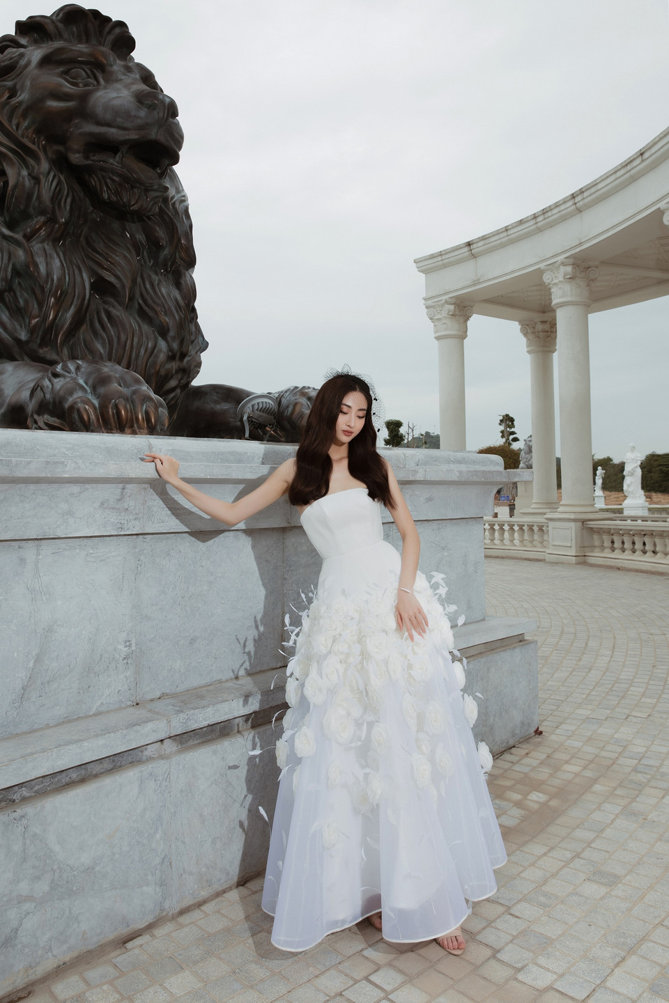 Ngắm một số hình ảnh đậm phong cách châu Âu của Hoa hậu Lương Thùy Linh. (Ảnh: CTV/Vietnam+)