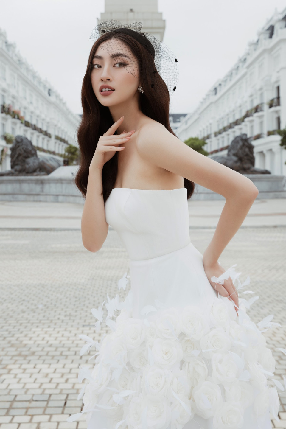 Ngắm một số hình ảnh đậm phong cách châu Âu của Hoa hậu Lương Thùy Linh. (Ảnh: CTV/Vietnam+)