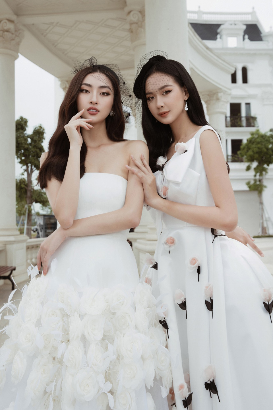 Chiến thắng Người đẹp Thời trang sau phần thể hiện xuất sắc trong 2 đêm Vietnam Beauty Fashion Fest, thí sinh Lê Nguyễn Bảo Ngọc (SBD 228) nhận được sự chú ý lớn từ khán giả cũng truyền thông. Phần thưởng dành cho người chiến thắng phần thi này chính là được xuất hiện cùng đương kim Miss World Vietnam Lương Thùy Linh trong một bộ ảnh thời trang. (Ảnh: CTV/Vietnam+)