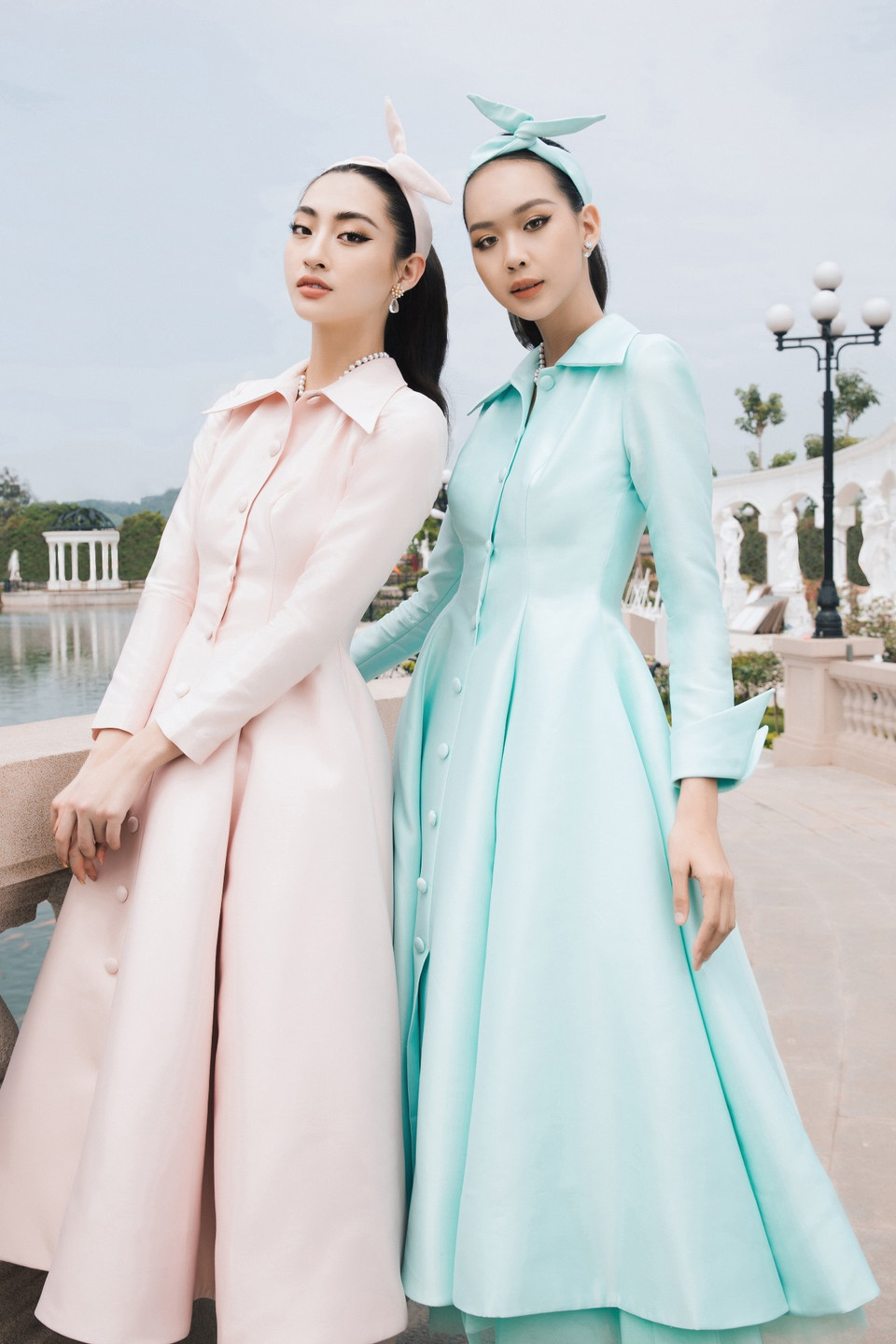 Với 3 layout cùng trang phục của các nhà thiết kế Hà Thanh Việt, Hoàng Tony và Tracy Studio, cả hai đã có những bức ảnh xuất thần, thành công truyền tải tinh thần của bộ ảnh. (Ảnh: CTV/Vietnam+)