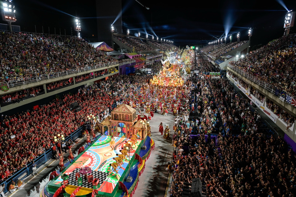Lễ hội Carnival lớn nhất Brazil sôi động trở lại sau hơn 2 năm tạm dừng vì đại dịch. (Nguồn: THX/TTXVN)
