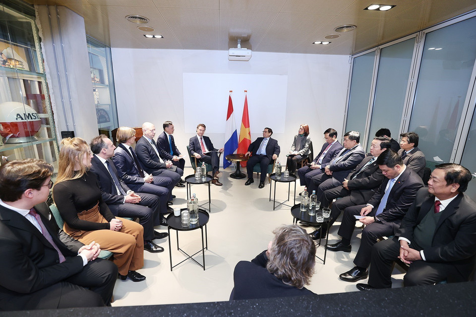 Thủ tướng Phạm Minh Chính gặp ông Dolf van den Brink, Tổng Giám đốc Heineken toàn cầu. (Ảnh: Dương Giang/TTXVN)