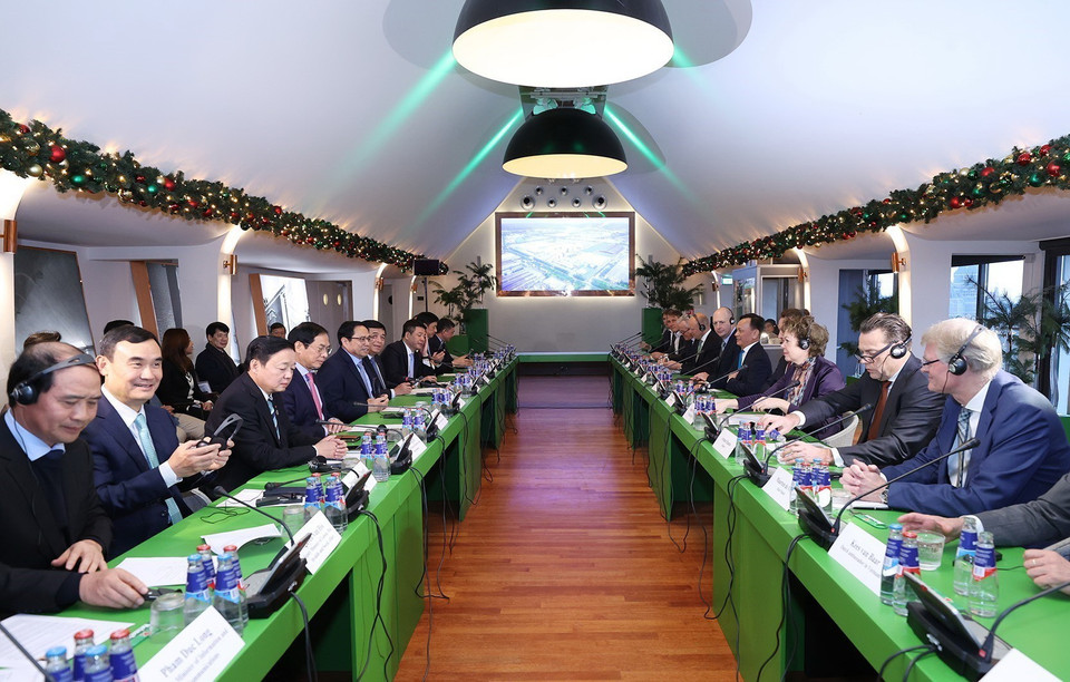 Thủ tướng Phạm Minh Chính tọa đàm với một số doanh nghiệp hàng đầu Hà Lan. (Ảnh: Dương Giang/TTXVN)