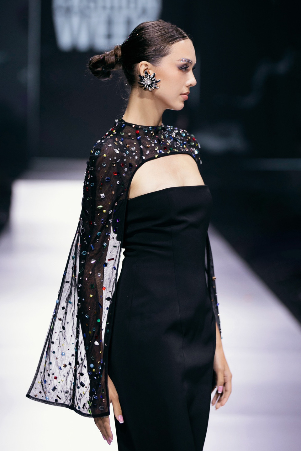 Ngắm những áng “Mây” của nhà thiết kế Thảo Nguyễn. (Ảnh: CTV/Vietnam+)