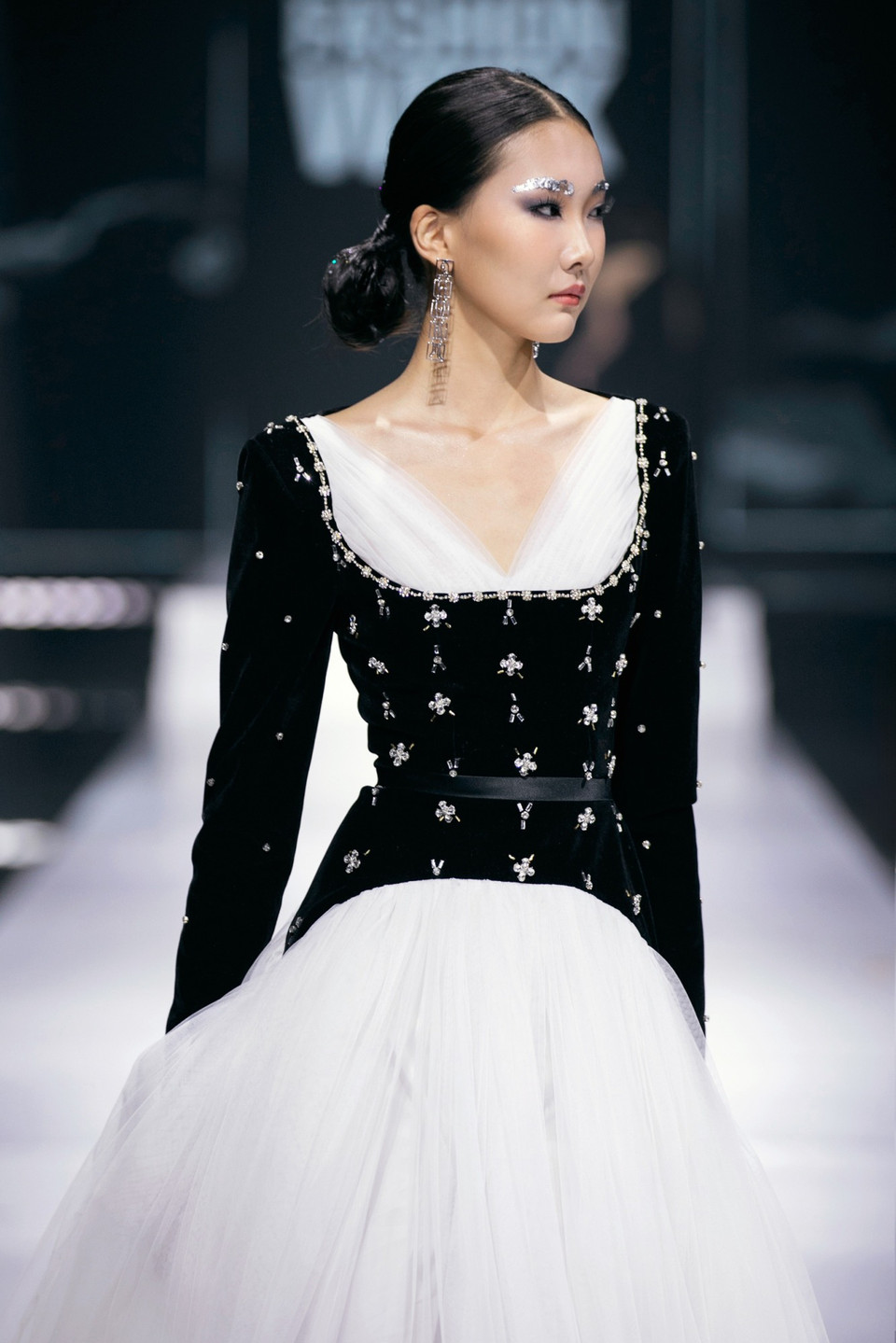 Ngắm những áng “Mây” của nhà thiết kế Thảo Nguyễn. (Ảnh: CTV/Vietnam+)