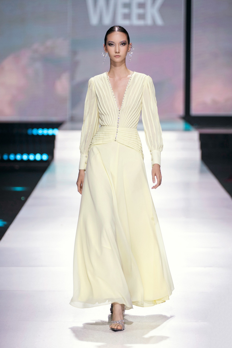 Có thể nói, Thảo Nguyễn đã khá thành công khi viết tiếp câu chuyện của thương hiệu về việc tôn vinh vẻ đẹp nội tâm người phụ nữ, khuyến khích “một nửa thế giới” yêu thương, trân trọng chính mình. (Ảnh: CTV/Vietnam+)﻿