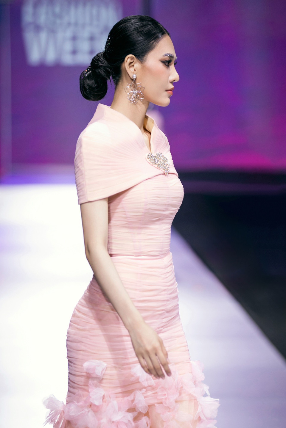 Ngắm những áng “Mây” của nhà thiết kế Thảo Nguyễn. (Ảnh: CTV/Vietnam+)