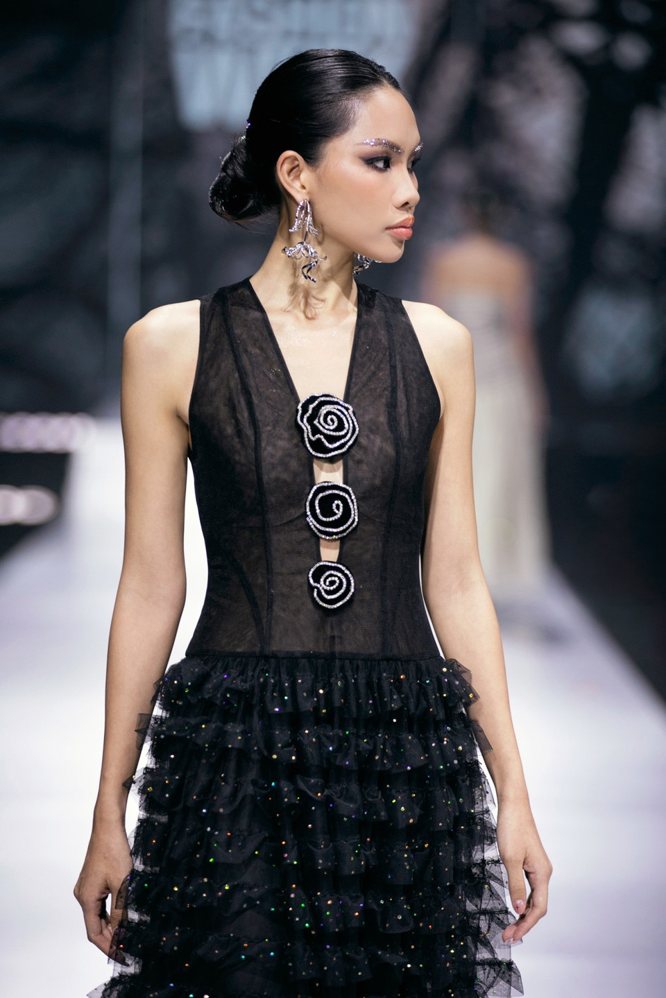 Ngắm những áng “Mây” của nhà thiết kế Thảo Nguyễn. (Ảnh: CTV/Vietnam+)