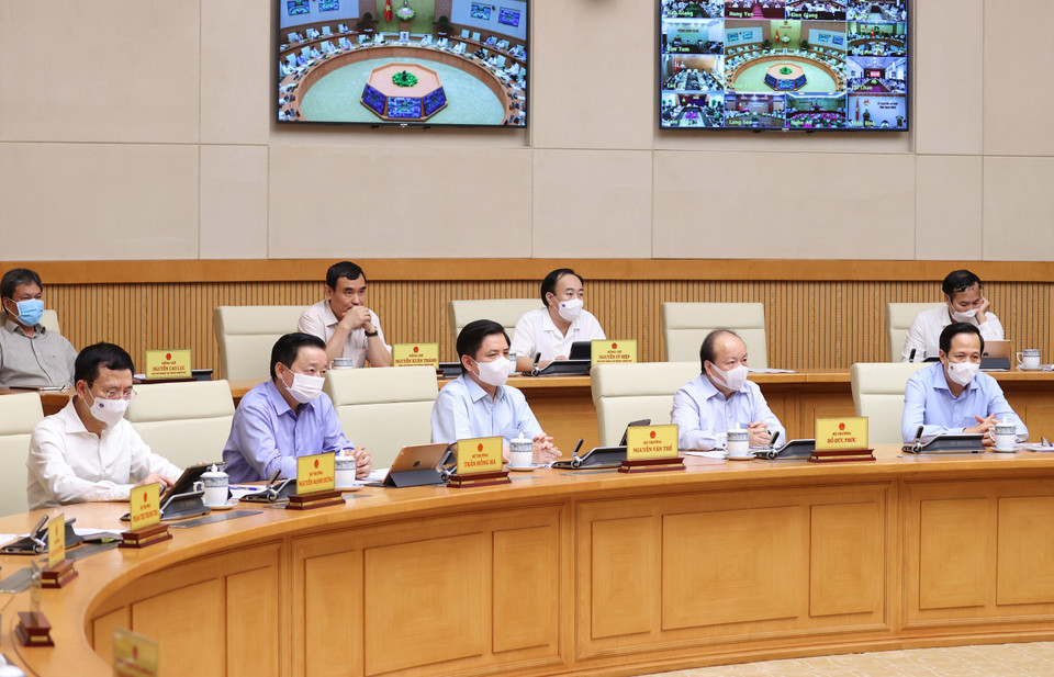 Các Bộ trưởng, thành viên Chính phủ tham dự phiên họp trực tuyến Chính phủ với các địa phương. (Ảnh: Dương Giang/TTXVN)