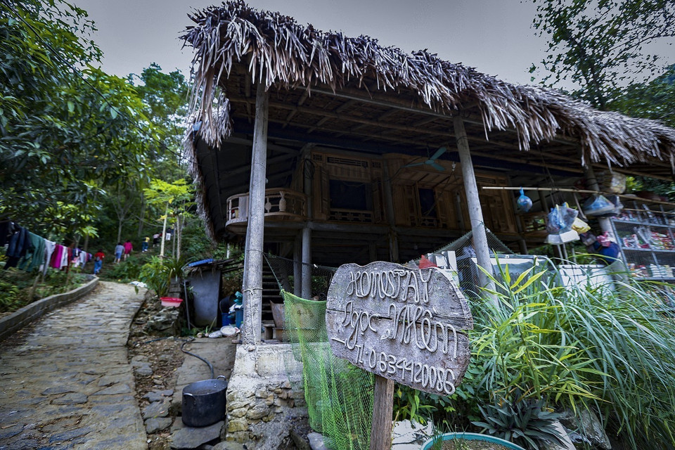 Những nếp nhà bình dị rất đặc trưng của người dân xóm Đá Bia, xã Tiền Phong (Đà Bắc, Hòa Bình).(Ảnh: Trọng Đạt/ TTXVN)