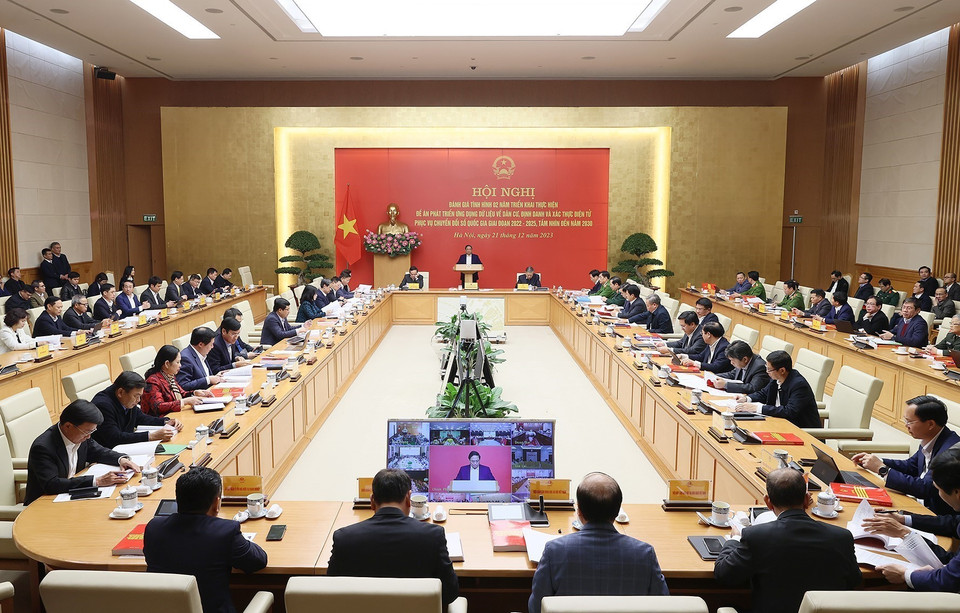 Hội nghị được kết nối trực tuyến từ trụ sở Chính phủ tới các điểm cầu trụ sở các bộ, ngành, cơ quan Trung ương và Ủy ban Nhân dân các tỉnh, thành phố trực thuộc Trung ương. (Ảnh: Dương Giang/TTXVN)