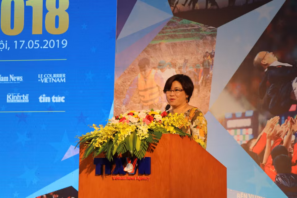 Theo bà Nguyễn Thu Hà - Phó Chủ tịch thường trực Liên chi hội Nhà báo Thông tấn xã Việt Nam, một trong những điểm nhấn đáng chú ý của mùa giải năm nay là số lượng cơ quan thường trú tham gia đông đảo hơn những năm trước với tổng số hơn 70 tác phẩm; trong đó, có nhiều tác phẩm là thành quả của tinh thần hợp tác tập thể giữa các đơn vị thông tin nguồn và cơ quan trường trú trong, ngoài nước.(Ảnh: M.Mai/Vietnam+)
