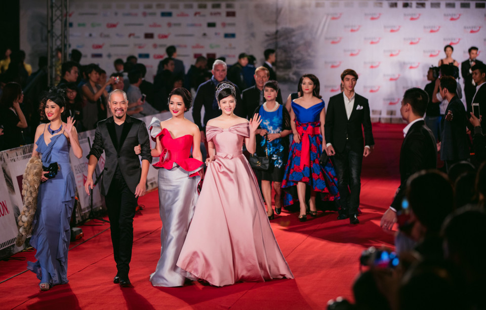 Dàn sao Lý Nhã Kỳ, Hoa hậu Đền Hùng Giáng My, nhà thiết kế Đức Hùng, diễn viên Minh Thư. (Ảnh: Việt Tú)