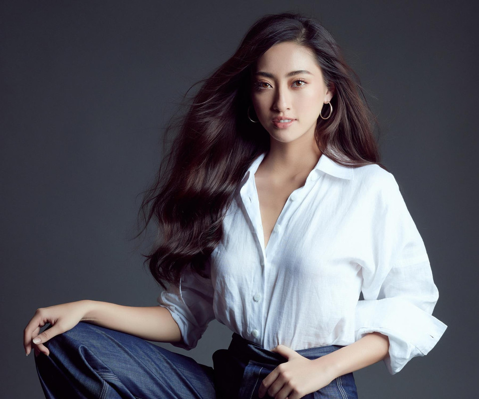 Được đánh giá là nàng hậu trẻ sở hữu vẻ đẹp chuẩn quốc tế, phù hợp với mọi phong cách từ Á sang Âu, mới đây Lương Thùy Linh đã tung bộ ảnh với những hình ảnh chứng minh sức hút khó cưỡng của mình. (Ảnh: Kỳ Anh Trần/Vietnam+)