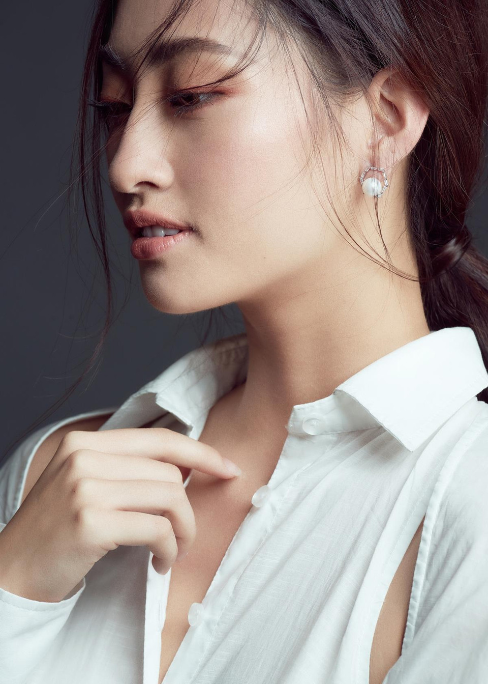 Nhưng không dừng lại ở đó, chỉ sau hơn hai tháng đăng quang nàng hậu họ Lương đã liên tục gây ấn tượng mạnh với những hoạt động thiện nguyện, hoạt động nghệ thuật đa dạng và sôi nổi của mình. (Ảnh: Kỳ Anh Trần/Vietnam+)