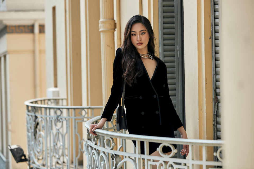 Với thần thái biểu cảm và cách tạo dáng cực chất trong bộ ảnh, Lương Thùy Linh cho thấy sự chín chắn sau 2 năm đăng quang. Cô nàng dường như đã định hình được phong cách thời trang cá nhân ấn tượng, mang đậm dấu ấn riêng. (Ảnh: CTV/Vietnam+)