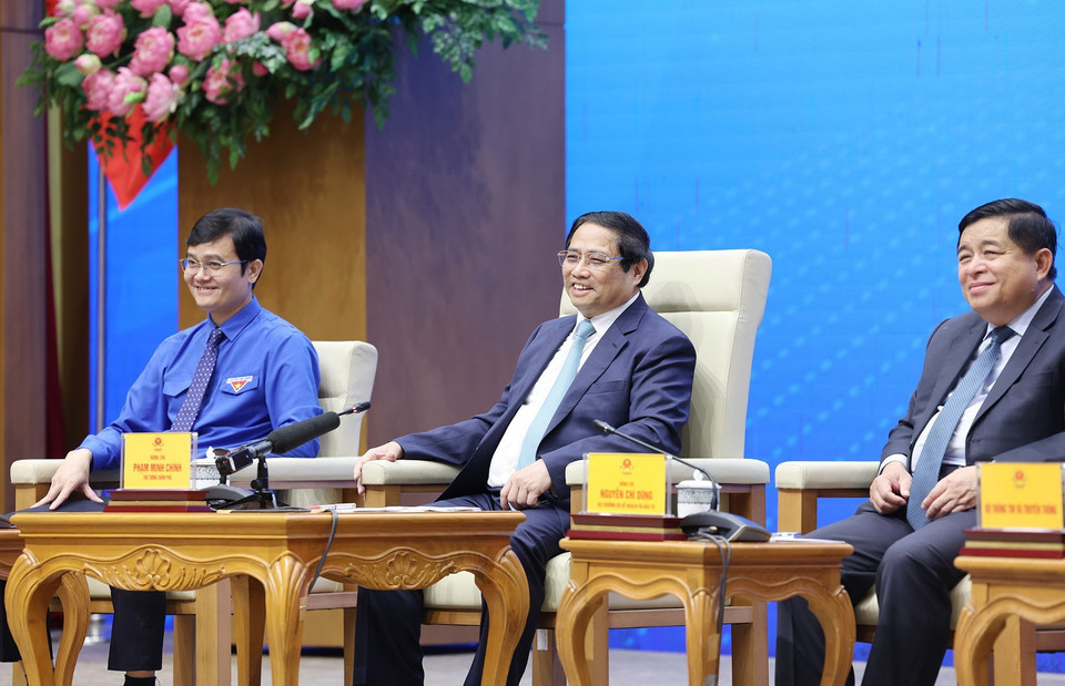 Thủ tướng Phạm Minh Chính đối thoại với thanh niên. (Ảnh: Dương Giang/TTXVN)