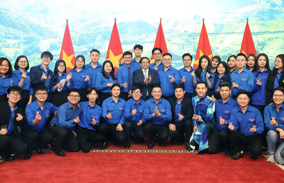 Thủ tướng Phạm Minh Chính với các đại biểu thanh niên tham dự gặp mặt và đối thoại. (Ảnh: Dương Giang/TTXVN)