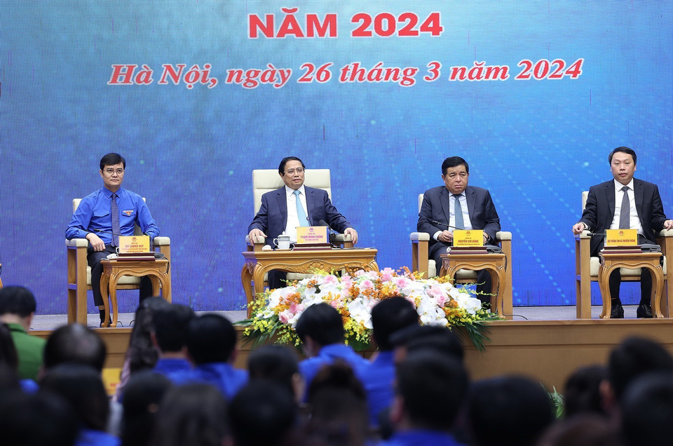 Thủ tướng Phạm Minh Chính đối thoại với thanh niên. (Ảnh: Dương Giang/TTXVN)