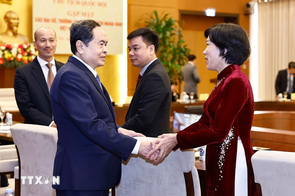 Chủ tịch Quốc hội Trần Thanh Mẫn gặp các Đại sứ, Trưởng cơ quan đại diện Việt Nam ở nước ngoài. (Ảnh: Doãn Tấn/TTXVN)