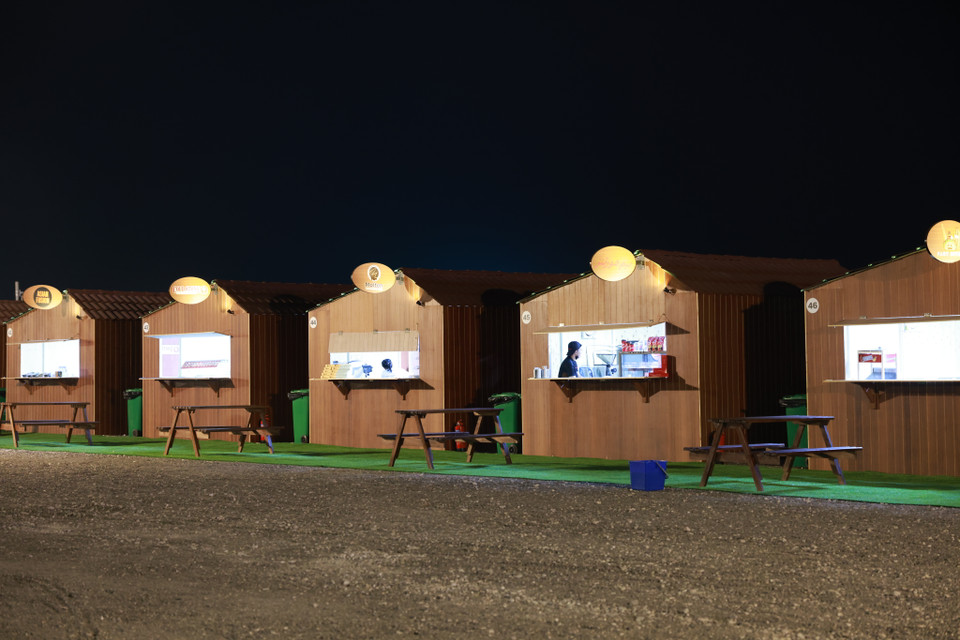 Chất lượng dịch vụ của các quầy hàng ăn tại khu trọ cũng không được du khách đánh giá cao. (Ảnh: Hải An/Vietnam+)