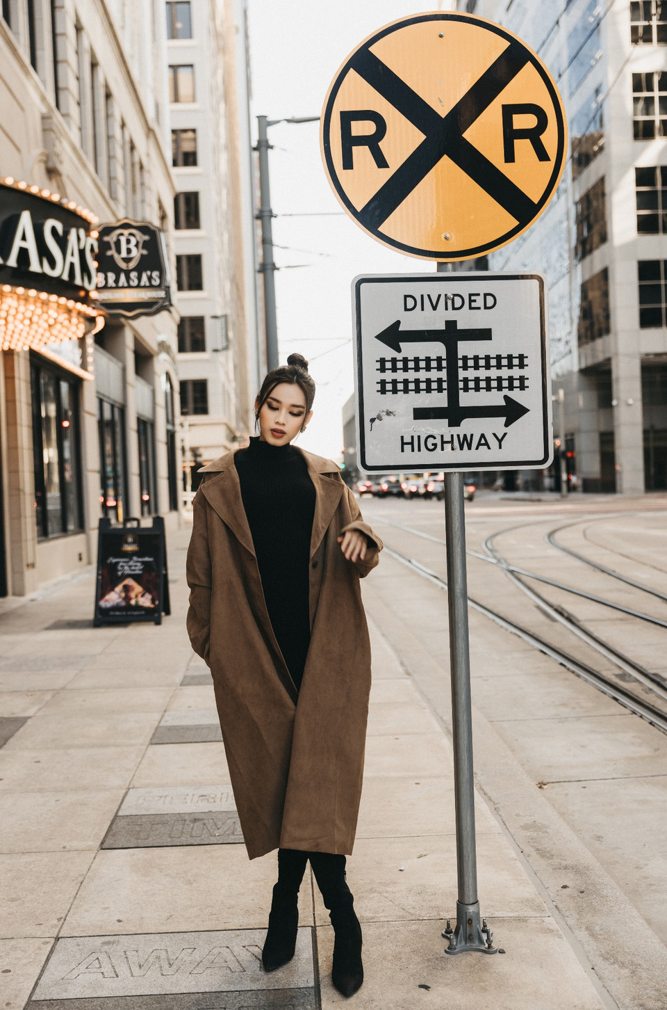 Cách đây không lâu, nàng hậu xứ Thanh tiết lộ bản thân đã nhiễm COVID-19 nên không thể về Việt Nam theo lịch trình dự kiến. Hiện tại, Đỗ Thị Hà cho biết sức khỏe vẫn ổn và đang tiến hành tự cách ly để điều trị tại nhà của gia đình em gái đạo diễn Hoàng Nhật Nam. (Ảnh: CTV/Vietnam+)