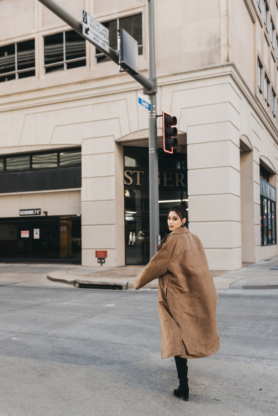 Có thể nói, hành trình của Đỗ Thị Hà là một trong những chuyến đi gian nan nhất trong lịch sử ‘mang chuông đi đánh xứ người’ của các đại diện nhan sắc Việt Nam. Trước những khó khăn, nàng hậu sinh năm 2001 vẫn luôn giữ vững tinh thần lạc quan, tích cực thích ứng với từng sự việc. (Ảnh: CTV/Vietnam+)