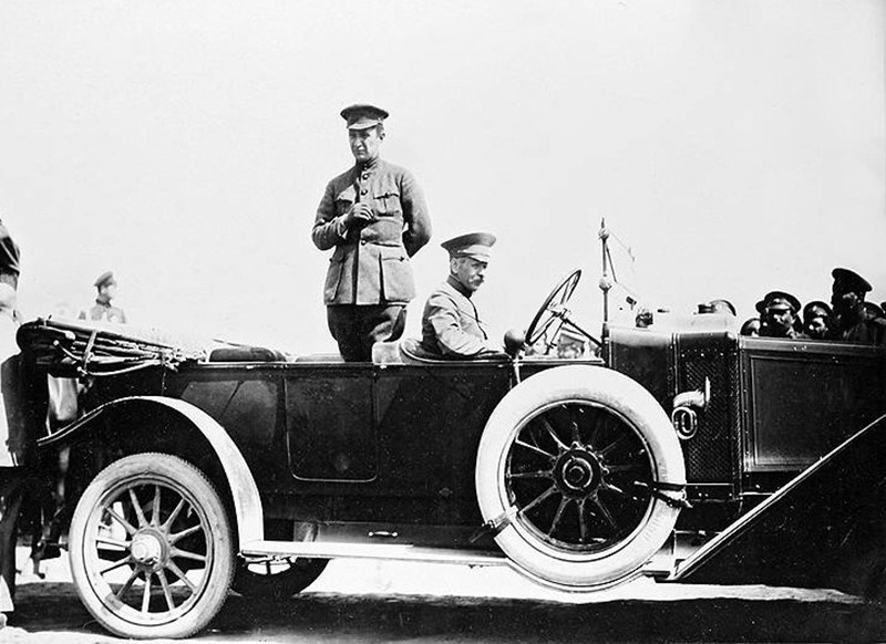 Thủ tướng Chính phủ tư sản lâm thời A.Kerensky (ảnh) đã bỏ trốn ra nước ngoài sau khi quân khởi nghĩa đánh chiếm Cung điện Mùa Đông đêm 7/11/1917. (Ảnh: Tư liệu TTXVN)