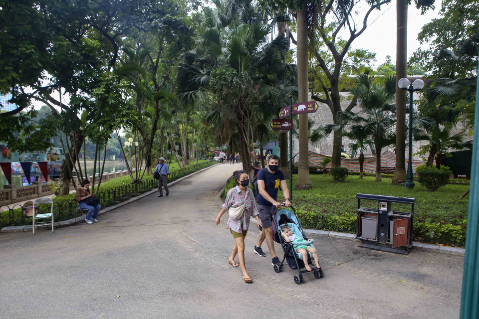 Lượng khách đến vườn thú Hà Nội giảm đáng kể so với mọi năm. (Ảnh: Tuấn Đức/TTXVN)