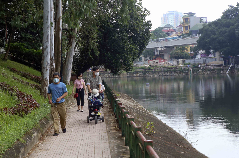 Khách tham quan vườn thú. (Ảnh: Tuấn Đức/TTXVN)