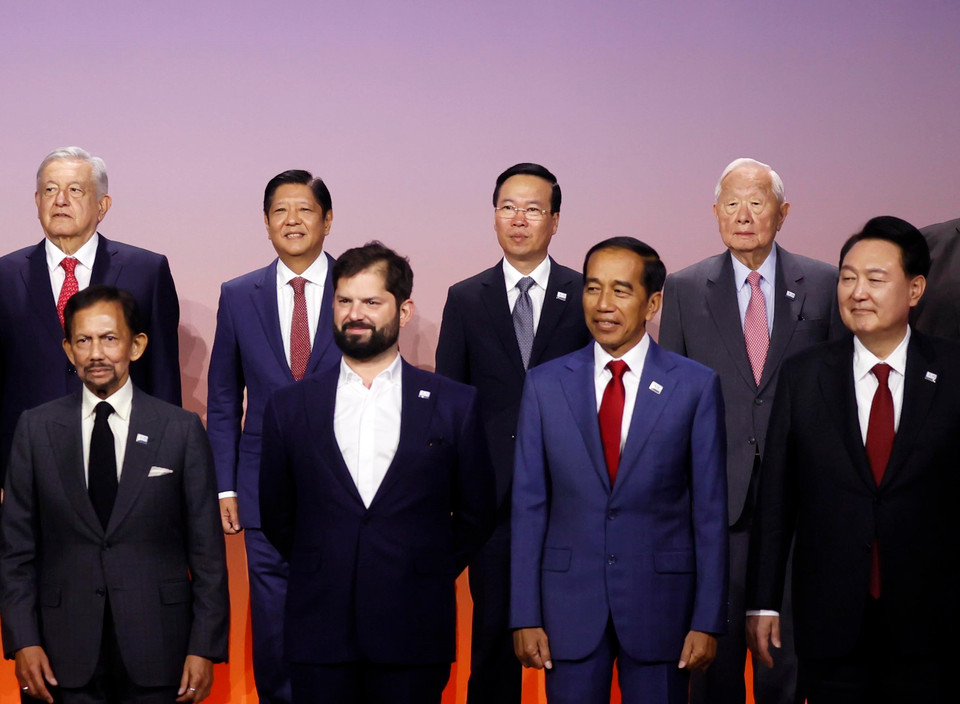 Chủ tịch nước Võ Văn Thưởng với các nhà lãnh đạo kinh tế APEC. (Ảnh: Thống Nhất/TTXVN)