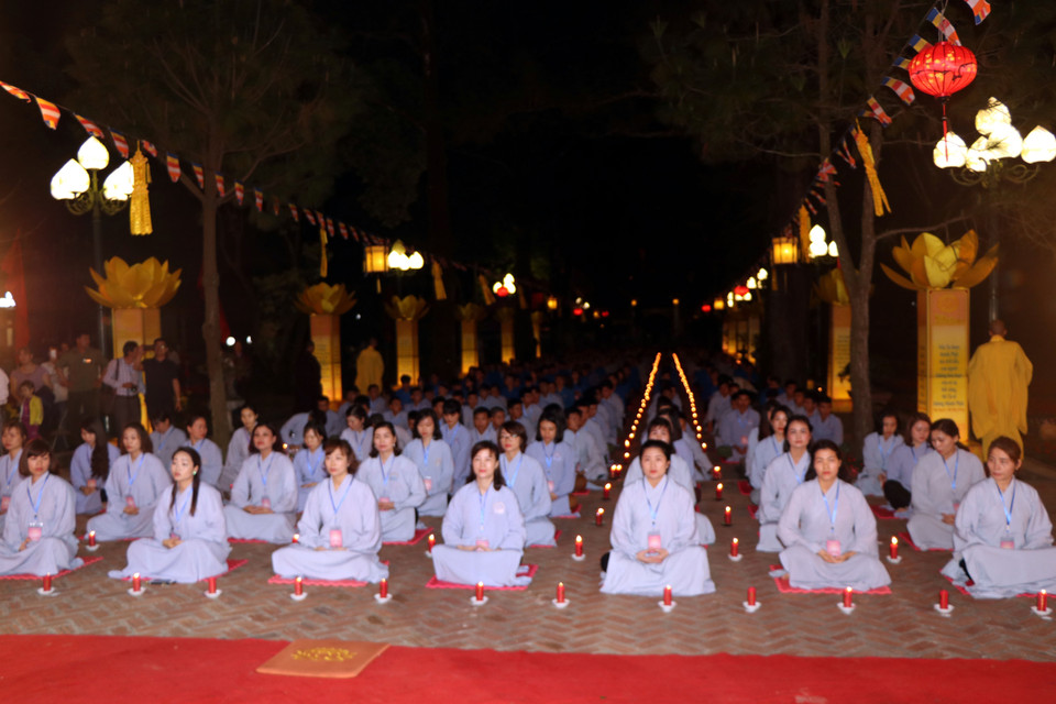 Tối 18/2, tức ngày 14 tháng Giêng, tại di tích chùa Côn Sơn thuộc khu di tích quốc gia đặc biệt Côn Sơn-Kiếp Bạc (thị xã Chí Linh, tỉnh Hải Dương) đã diễn ra Lễ hoa đăng Liên Hoa Hội Thượng nhằm nguyện cầu quốc thái dân an, thế giới hòa bình. (Ảnh: Mạnh Tú/TTXVN)