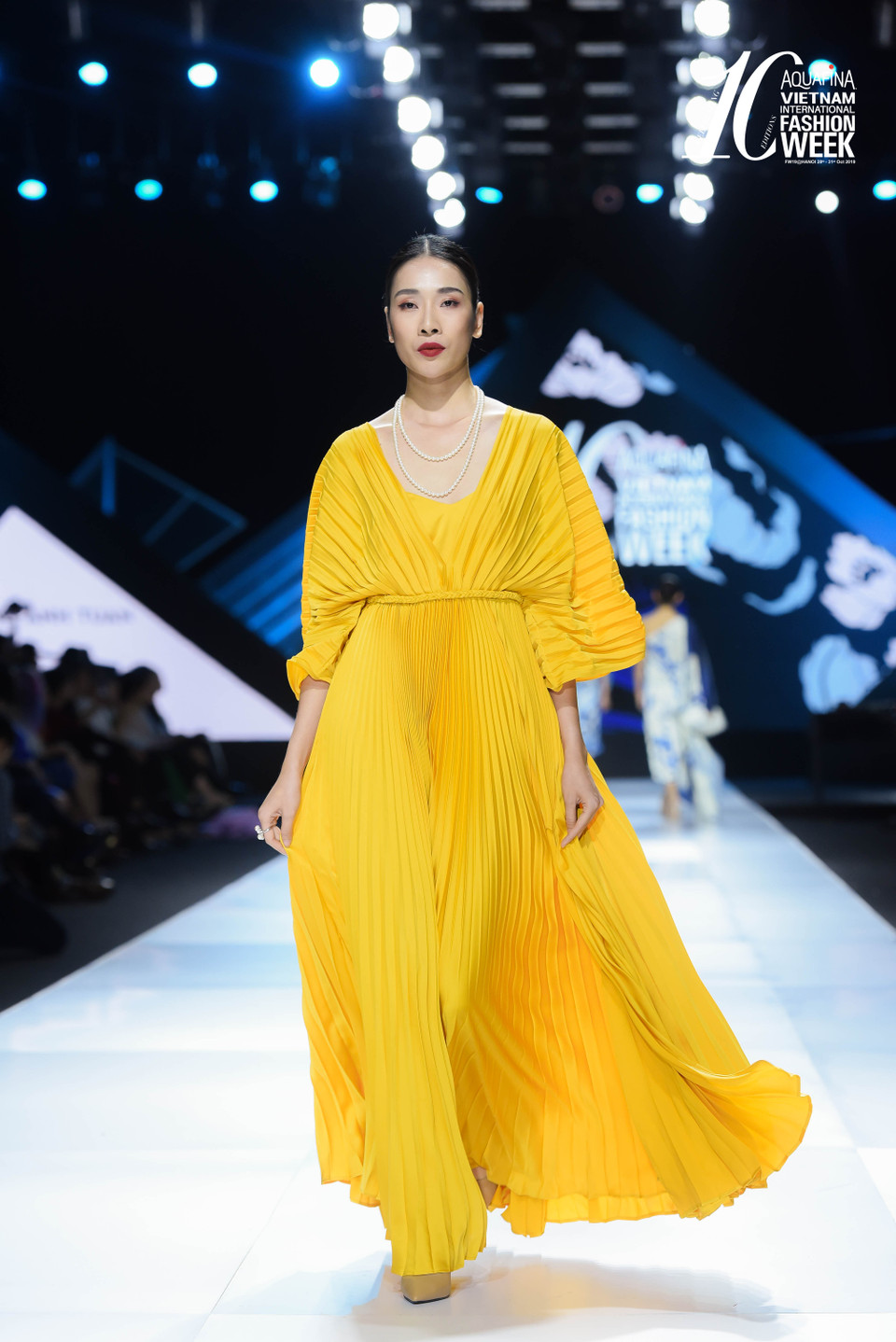 Bộ sưu tập ‘Yên’ cũng là cột mốc đánh dấu sự trưởng thành của thương hiệu cũng như bản thân Adrian Anh Tuấn sau hơn một thập kỷ làm nghề. (Ảnh: CTV/Vietnam+)