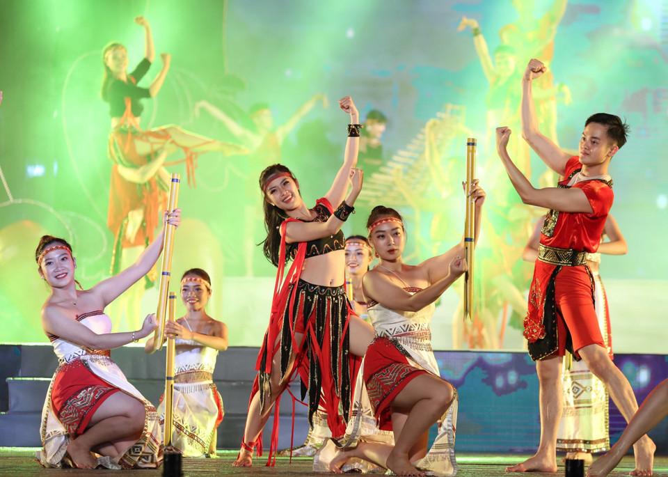 Chương trình nghệ thuật tại buổi lễ. (Ảnh: Thống Nhất/TTXVN)