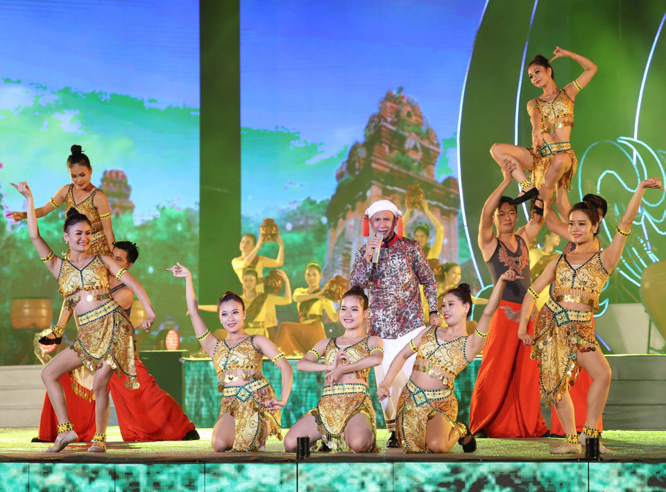 Chương trình nghệ thuật tại buổi lễ. (Ảnh: Thống Nhất/TTXVN)