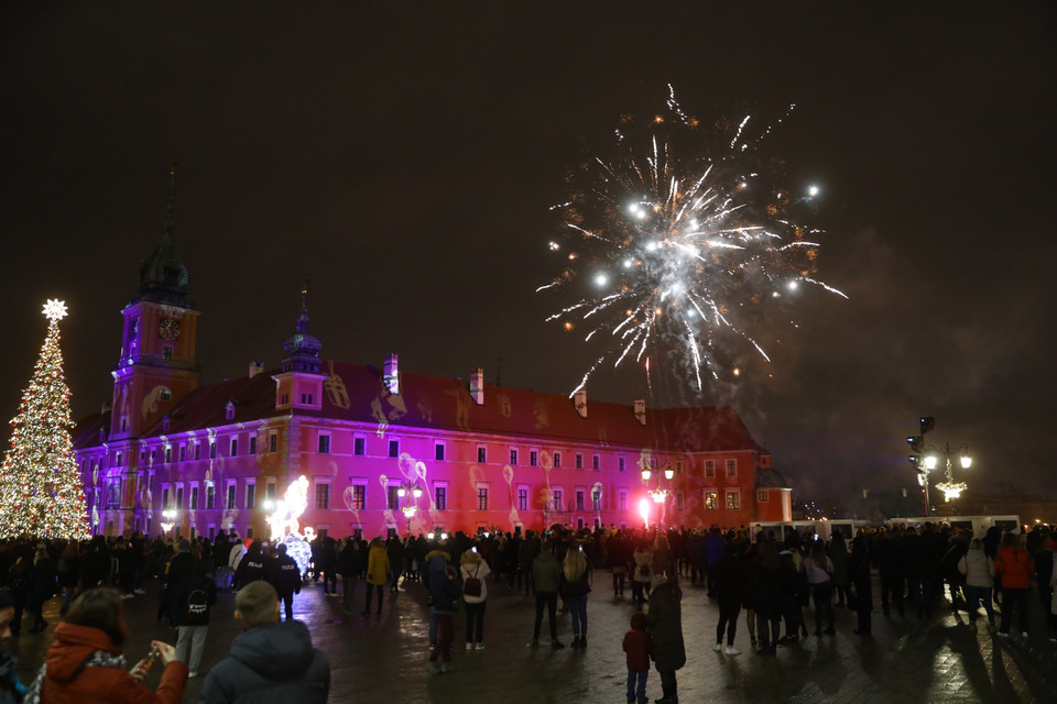 Pháo hoa mừng Năm mới tại Warsaw, Ba Lan ngày 31/12/2021. (Ảnh: PAP/TTXVN)