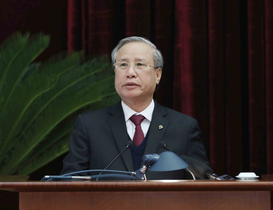 Đồng chí Trần Quốc Vượng, Ủy viên Bộ Chính trị, Thường trực Ban Bí thư báo cáo chương trình hội nghị. (Ảnh: Phương Hoa/TTXVN)